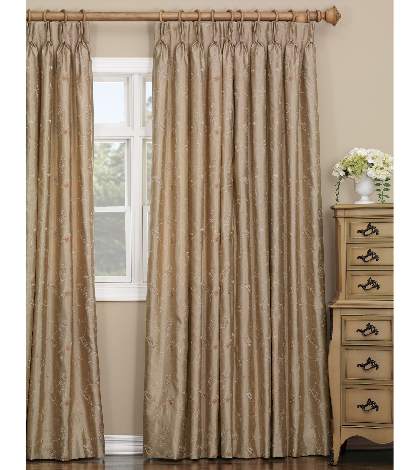 Luxury Bedding by Eastern Accents - CECILIA CHAMPAGNE CURTAIN PANEL