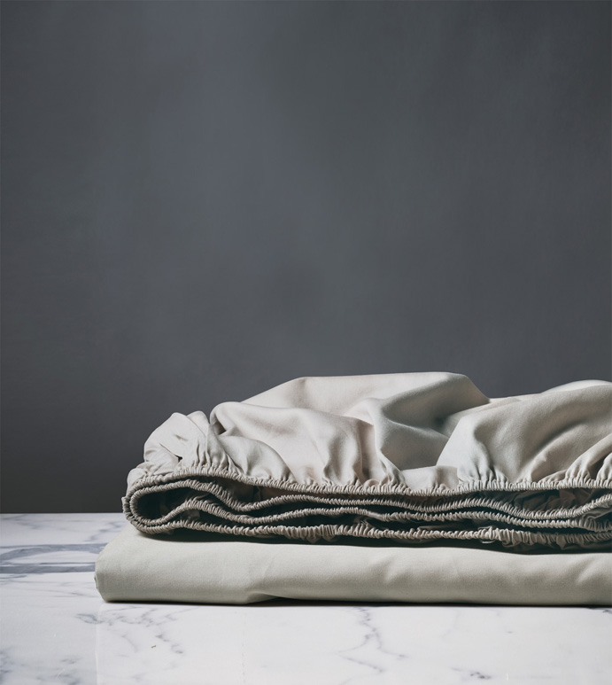 Deluca Sateen Fitted Sheet in Dove