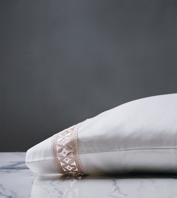 Juliet Lace Pillowcase in White/Fawn