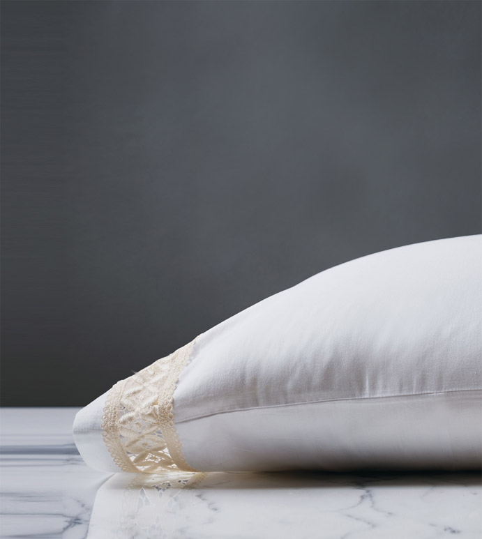 Juliet Lace Pillowcase in White/Ivory